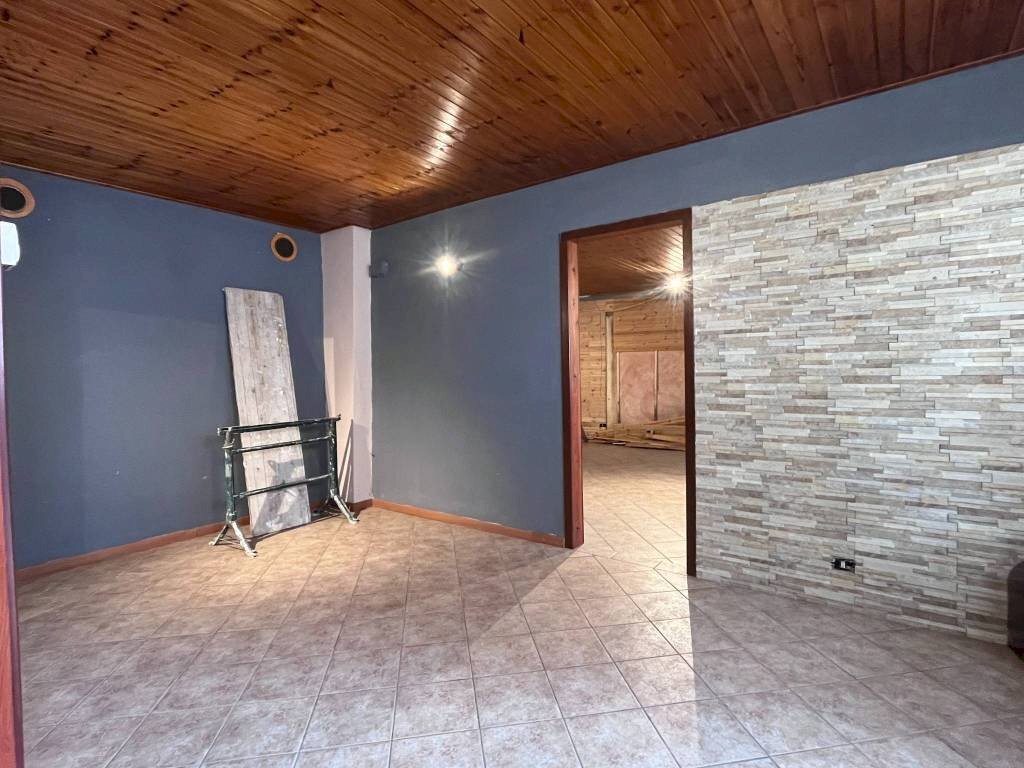 Stanza non arredata - Negozio via Monfol, 14, Sauze d'Oulx - foto 2