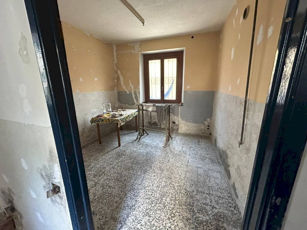 Stanza non arredata - Shop via Achille Porraneo, Arsago Seprio - photo 3