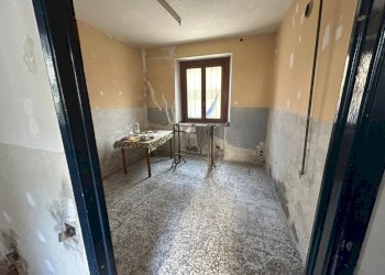 Stanza non arredata - Negozio via Achille Porraneo, Arsago Seprio - foto 3