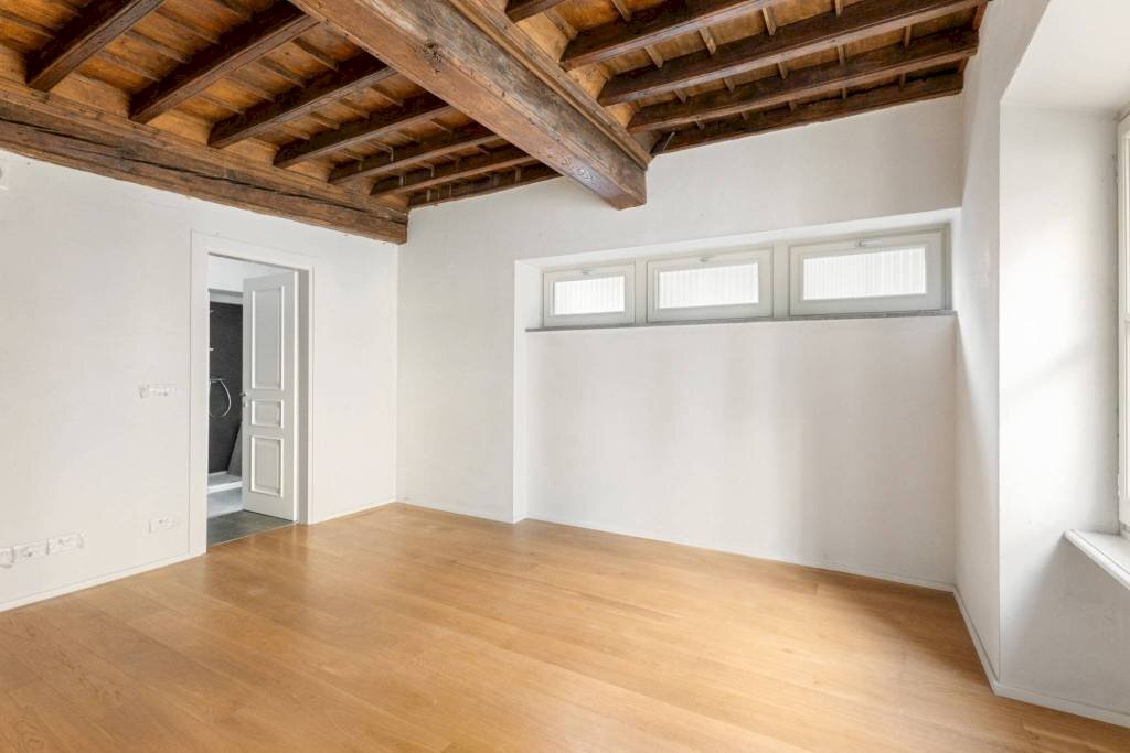 Stanza non arredata - Quadrilocale piazza Savoia, 7, Torino (zona Centro) - foto 3