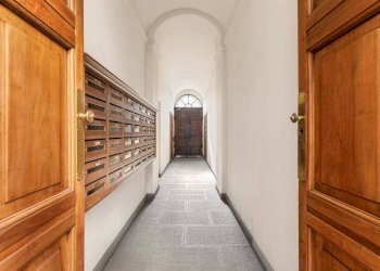 Interno palazzo - Quadrilocale piazza Savoia, 7, Torino (zona Centro) - foto 13