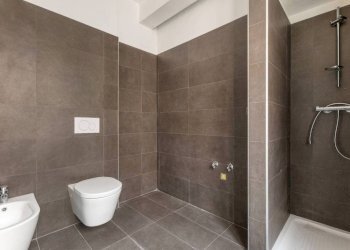 Bagno - Quadrilocale piazza Savoia, 7, Torino (zona Centro) - foto 7