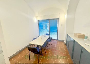 Stanza arredata - Negozio via Jacopo Palma il Vecchio, Bergamo - foto 2