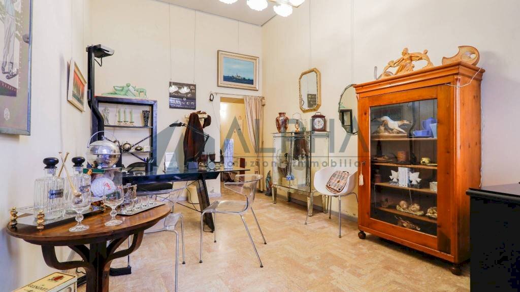 Interno non residenziale - Negozio piazza Aurelio Saffi, Forlì - foto 2