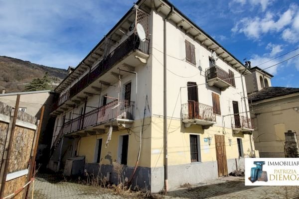 Locale Commerciale Reg. Le Crou, Aosta - foto 1