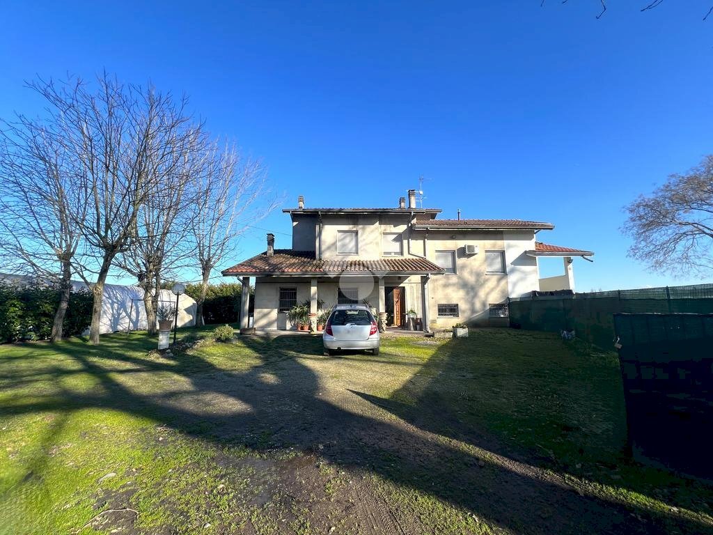 Casa semi indipendente Via massara, Mirandola - foto 1