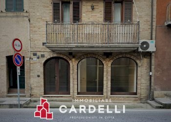 Locale Commerciale c.so garibaldi, Porto San Giorgio - foto 17