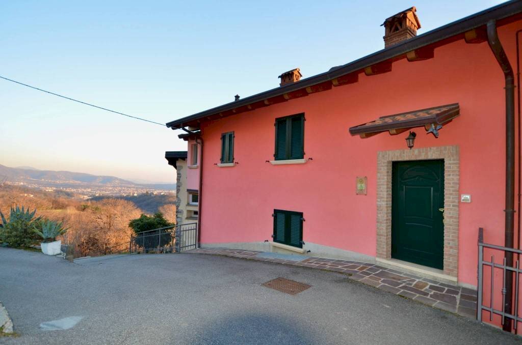 Facciata - Villa via Alcide De Gasperi, Almenno San Bartolomeo - foto 2