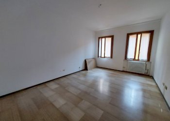 Ufficio Piazzetta Alberto Schiatti, Ferrara (zona Centro Storico) - foto 4