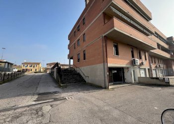 Box Via Giuseppe Fabbri, Ferrara (zona Via Bologna) - foto 2