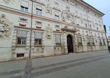 Bilocale Via Giuseppe Garibaldi, Ferrara (zona Centro Storico) - foto 2