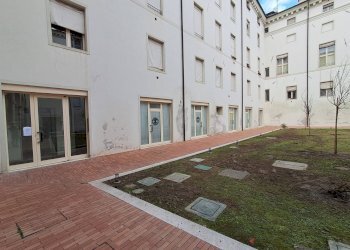Bilocale Via Giuseppe Garibaldi, Ferrara (zona Centro Storico) - foto 17