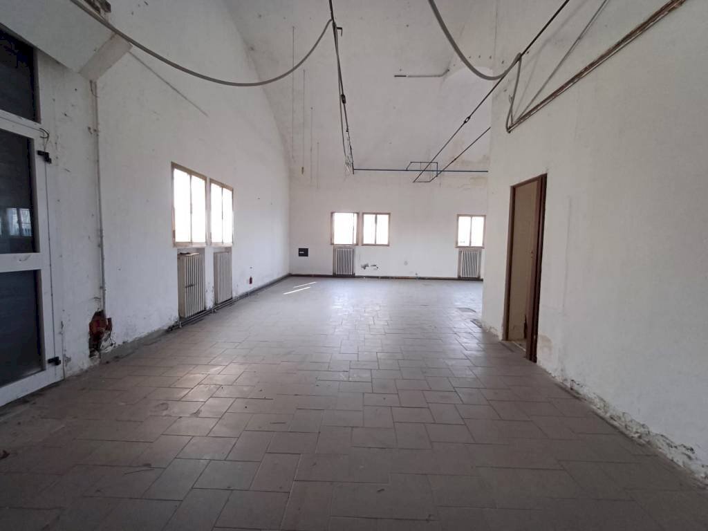 Interno non residenziale - Negozio strada Statale Romana Nord, 116, Carpi - foto 1