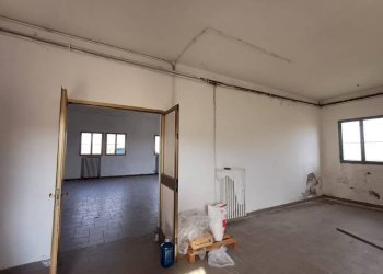 Stanza non arredata - Negozio strada Statale Romana Nord, 116, Carpi - foto 11