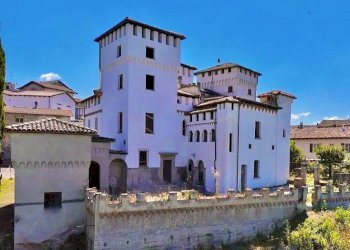 Facciata - Villa via Novi, Sant'Agata Fossili - foto 1