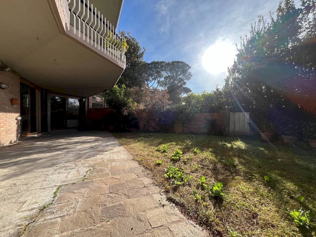 Giardino - Appartamento via di Villa Betania, 31, Roma - foto 1