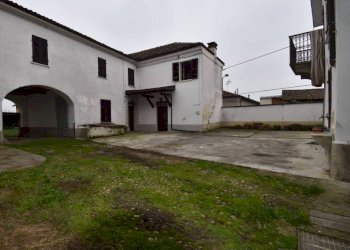 Giardino - Rustico piazza Anita Garibaldi, Vigliano d'Asti - foto 1