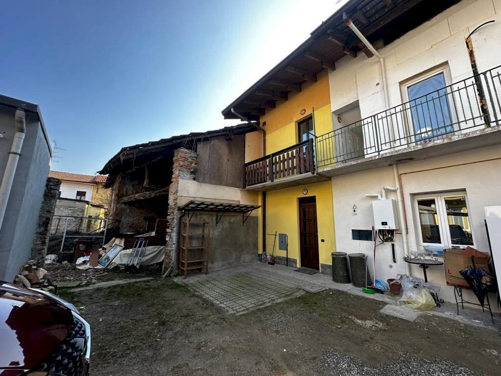 Facciata - Casa indipendente via Novara, 10, Casorate Sempione - foto 1