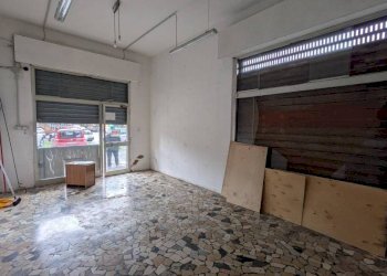 Interno non residenziale - Negozio via Nino Bertocchi, 32, Bologna (zona Barca) - foto 6