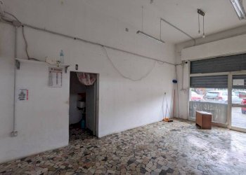 Interno non residenziale - Negozio via Nino Bertocchi, 32, Bologna (zona Barca) - foto 7