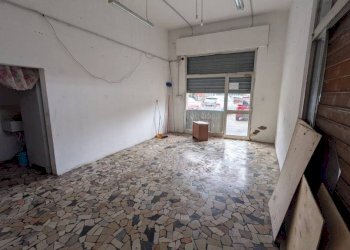 Interno non residenziale - Negozio via Nino Bertocchi, 32, Bologna (zona Barca) - foto 8