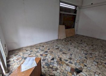 Stanza non arredata - Negozio via Nino Bertocchi, 32, Bologna (zona Barca) - foto 9