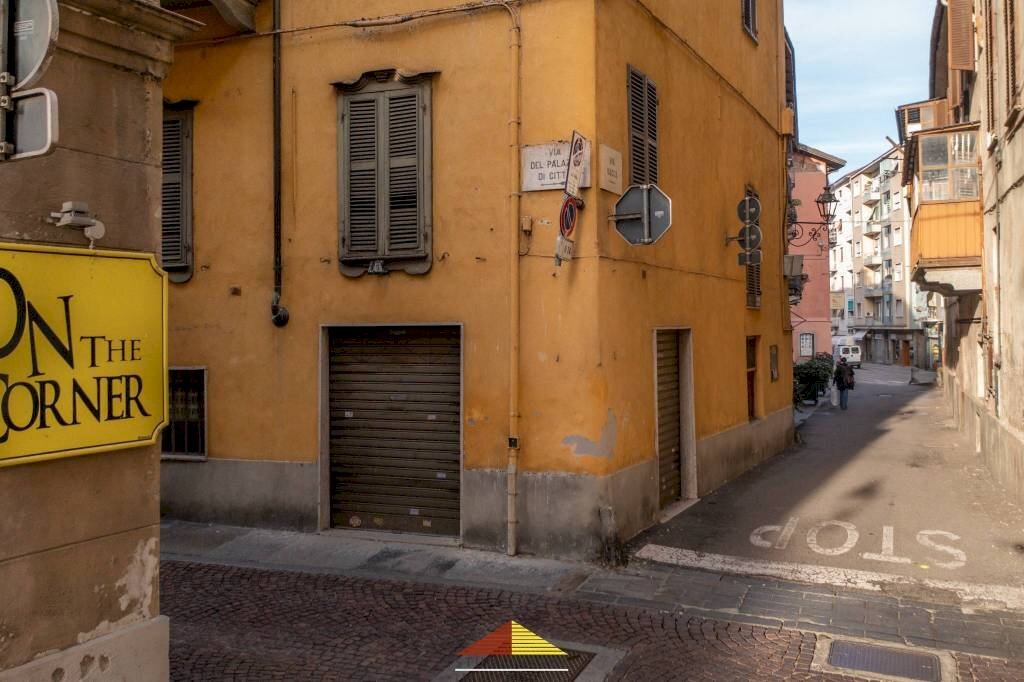 Four-room apartment via Palazzo di Città, Saluzzo - photo 1