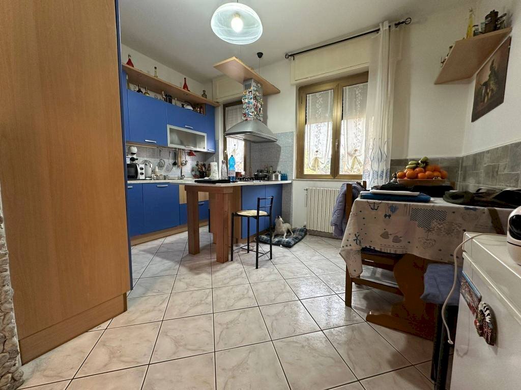 Cucina - Trilocale via Torino, 51, Gallarate - foto 1