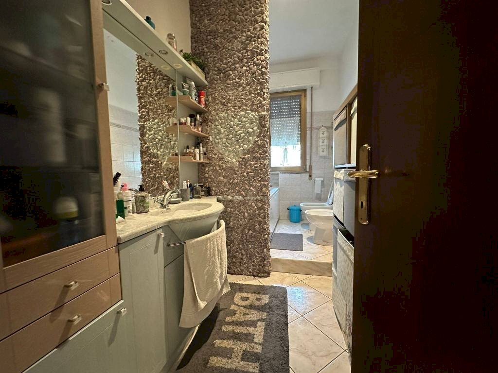 Bagno - Trilocale via Torino, 51, Gallarate - foto 2