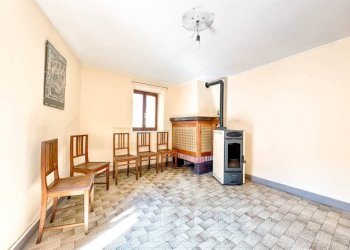 Stanza arredata - Trilocale Località Centro, Cervatto - foto 6