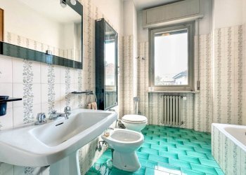 appartamento vendita borgosesia bagno - Quadrilocale via 25 Aprile 1, Borgosesia - foto 15