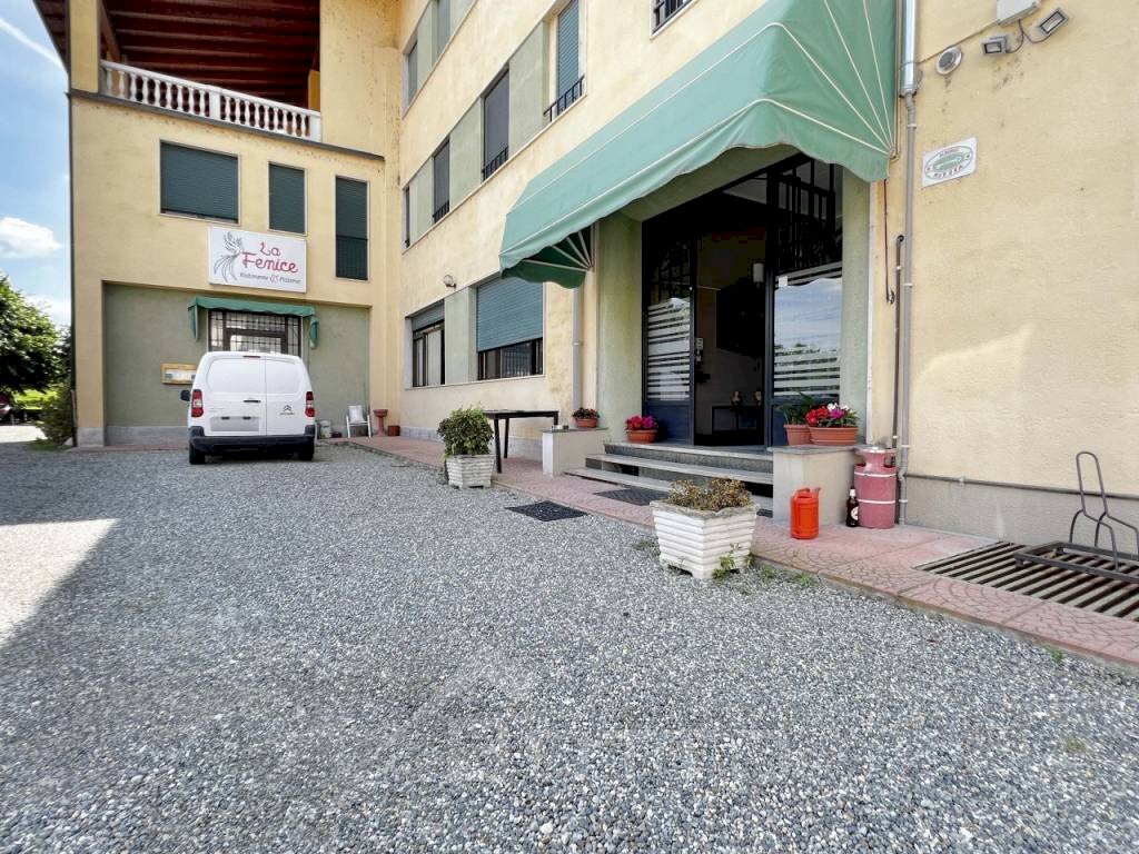 hotel vendita grignasco ingresso hotel - Stable - Palace via IV Novmbre, 8, Grignasco - photo 3