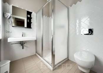 hotel vendita grignasco bagno camera - Stabile - Palazzo via IV Novmbre, 8, Grignasco - foto 9