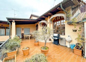 Giardino - Quadrilocale corso Giuseppe Garibaldi 21, Gattinara - foto 1