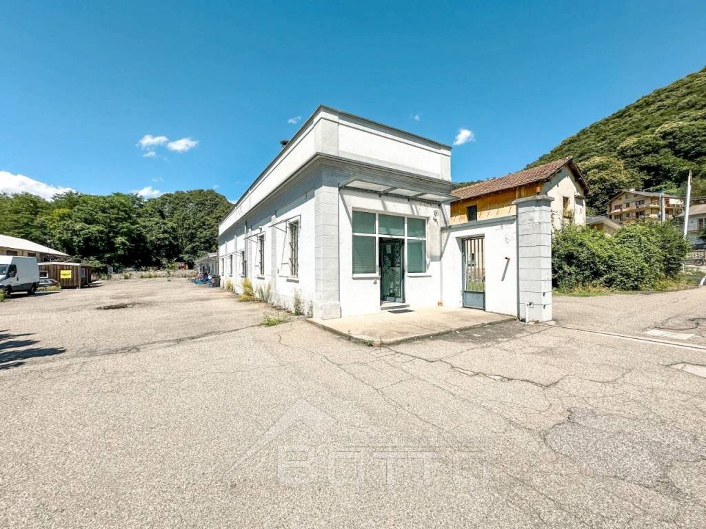 showroom vendita quarona esterno wmk 0 - Capannone corso Rolandi 181, Quarona - foto 1