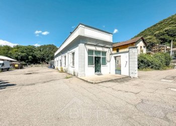 showroom vendita quarona esterno wmk 0 - Capannone corso Rolandi 181, Quarona - foto 1