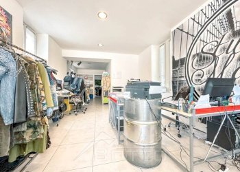 showroom vendita quarona stanza4 wmk 0 - Capannone corso Rolandi 181, Quarona - foto 2