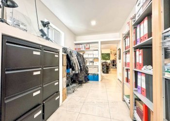 showroom vendita quarona stanza2 wmk 0 - Capannone corso Rolandi 181, Quarona - foto 3