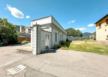 showroom vendita quarona esterno2 wmk 0 - Capannone corso Rolandi 181, Quarona - foto 6