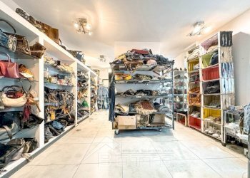 showroom vendita quarona stanza wmk 0 - Capannone corso Rolandi 181, Quarona - foto 7