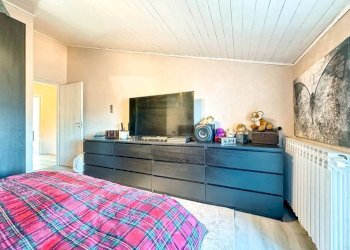 Camera da letto - Quadrilocale via Ducale 15, Serravalle Sesia - foto 11