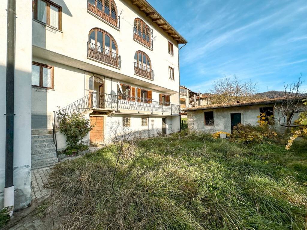 Facciata - Trilocale via Cavaglia Sterna 10, Varallo - foto 1