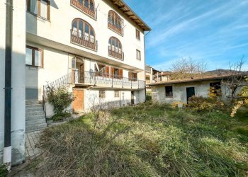 Facciata - Trilocale via Cavaglia Sterna 10, Varallo - foto 1