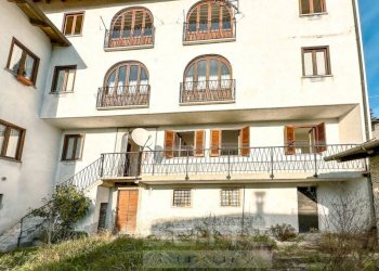 Facciata - Appartamento via Cavaglia Sterna 10, Varallo - foto 3