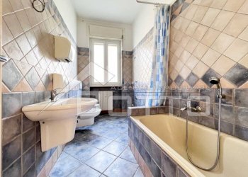 negozio vendita borgosesia bagno - Trilocale via VITTORIO VENETO 121, Borgosesia - foto 7