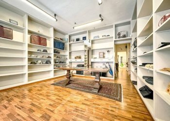 Interno non residenziale - Abbigliamento - Intimo corso Giuseppe Garibaldi 19, Gattinara - foto 13