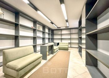 Interno non residenziale - Abbigliamento - Intimo corso Giuseppe Garibaldi 19, Gattinara - foto 16