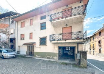Facciata - Villa via ottone 63, Borgosesia - foto 7