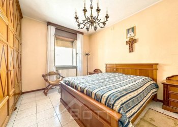 casa vendita bornate camera wmk 0 - Casa indipendente via Monte Grappa n 25, Serravalle Sesia - foto 12