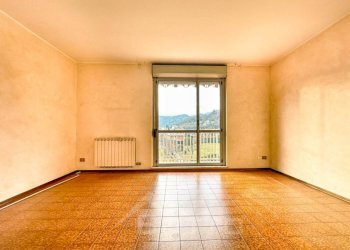 Stanza non arredata - Trilocale via ARGENTI 1/B, Borgosesia - foto 3